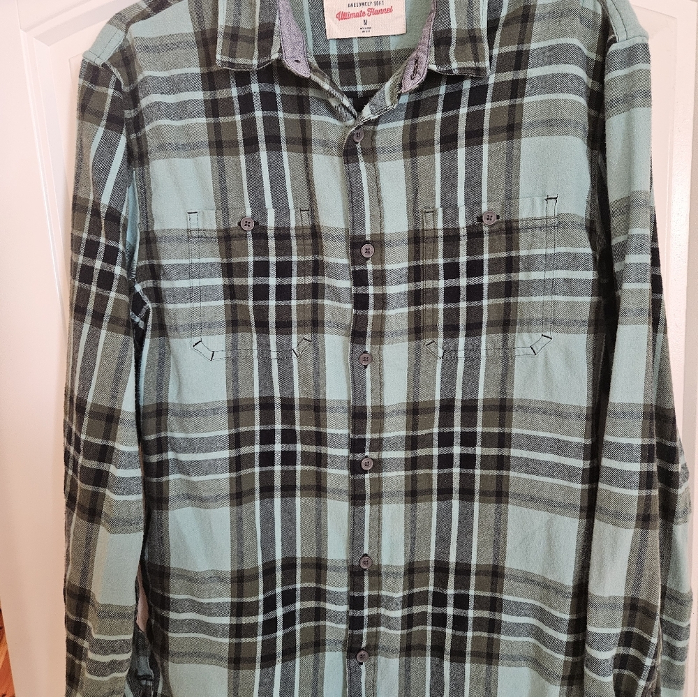 Women's Urban Outfiters Ultimate Flannel. Medium. Muted Teal And Black.